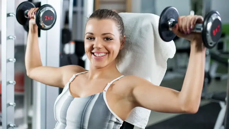 Esercizi per le Spalle in Palestra